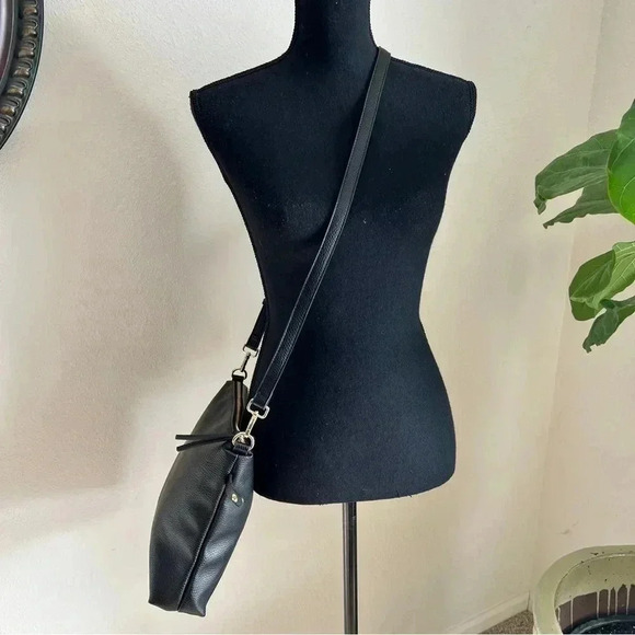 Steve Madden NEW Without Tags Jet Black Pebble Leather Crossbody Bag Purse - Picture 3 of 16